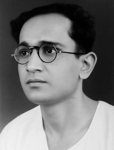 Small black and white studio portrait of a young Batukeshwar Dutt in round spectacles and a white kurta.