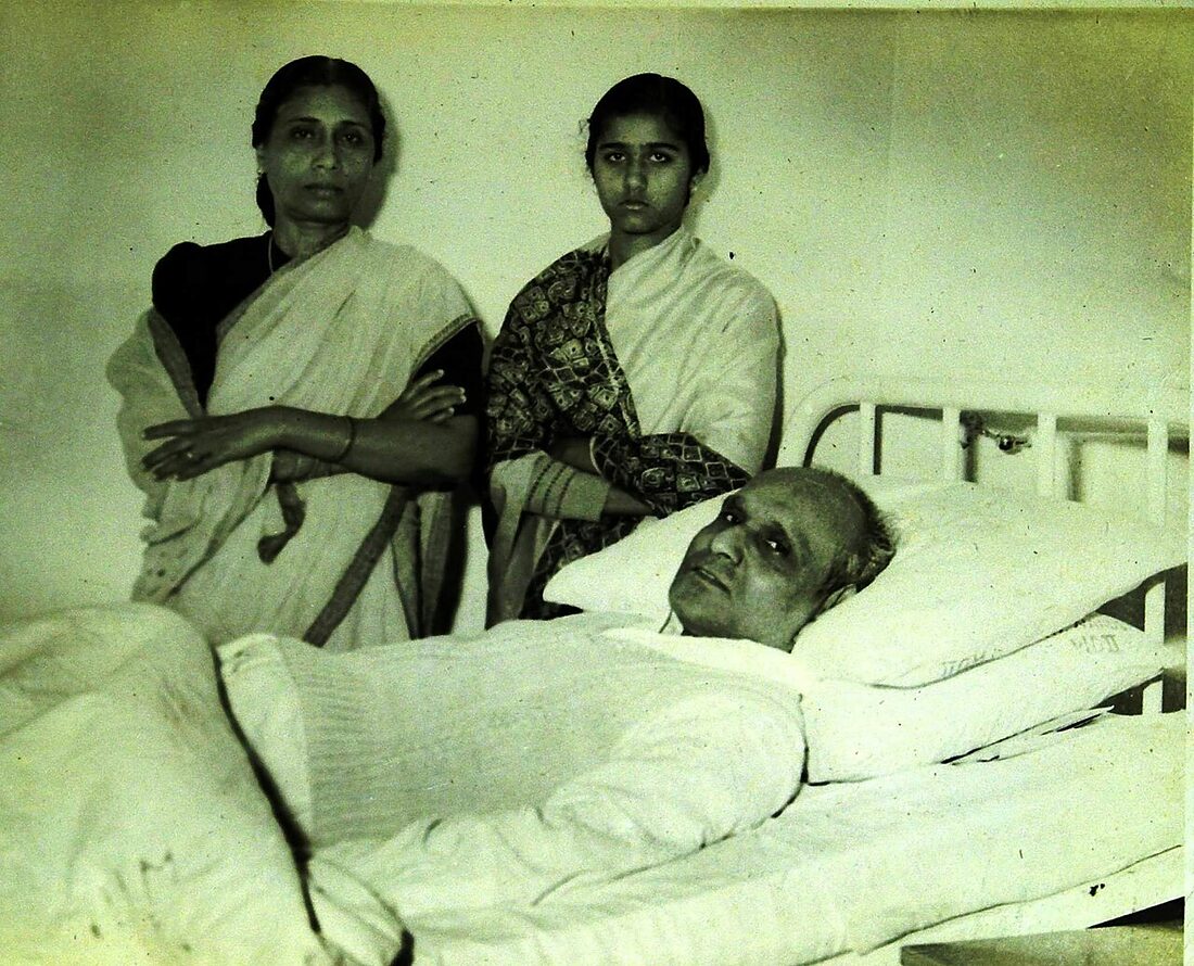 Batukeshwar Dutt in a hospital bed during his final illness, with his wife Anjali and daughter Bharati standing beside him.